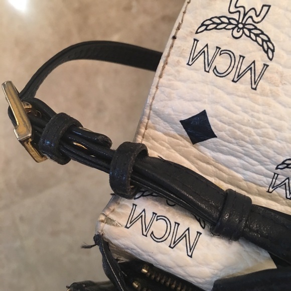 Vintage MCM navy/white signature envelope bag - Picture 5 of 7